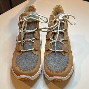 Sorel Kinetic Breakthru Caribou Waterproof Shoes, Size 8.5, Tawny Buff/Quarry